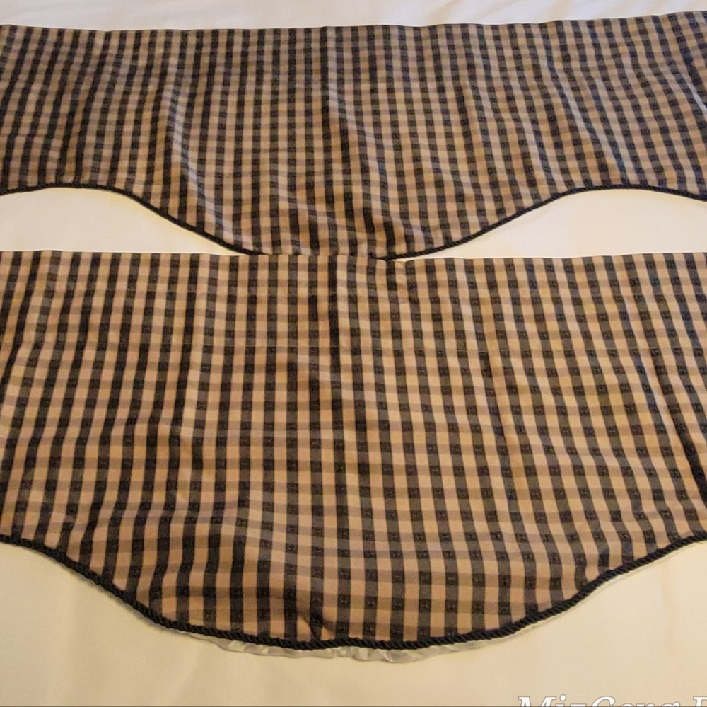 Pair VTG black n tan mini buffalo checked valence, 18" x  54", lined & corded.